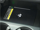 ◆ワイヤレス充電器◆ワイヤレス充電対応のスマートフォンを置くだけで充電が可能でとても便利な機能です。