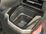 運転席側イルミネーション付き掘り込み式カップホルダー