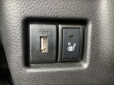 運転席にはシートヒーター、USB入力端子が付いています!
