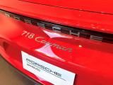 手厚いサポートを提供する「ポルシェ自動車保険」を取り扱っております。オリジナル補償(無償)が付帯し、万が一の際も正規販売店ならではの確かな安心でオーナー様を支えます。保険選びもお気軽にご相談ください。