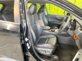運転席シート廻りは使用感も少なく、良好な状態となっています。前オーナー様が丁寧に使っていたことがよくわかりますね。