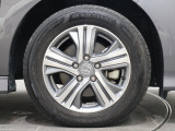 純正のアルミホイールが足元を飾ります!タイヤサイズは205/60R16になります。