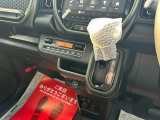操作性に配慮されたシフト周り。スムーズな切り替えが可能で、ストレスのない運転をアシストします。