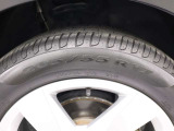 205/55R17タイヤを装着。安定した走行性能と快適な乗り心地を両立します。