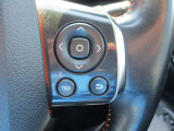 ステアリングにはさまざまなスイッチが付いておりますので運転しながらの操作も楽ちんです♪