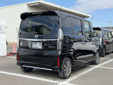 左側が電動スライドドア仕様車です。