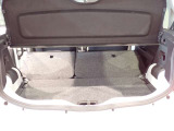 リヤシートを倒せば長さのあるお荷物も楽々!!