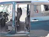 当社はピットがあり整備士も常駐してますので納車前整備・車検整備もお任せ下さい。