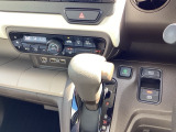 運転席、助手席にシートヒーターを装備(*^_^*)寒い日もポカポカ快適ですよ。