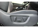 【パワーシート】無段階でシートポジションの調整が可能です。運転しやすいベストポジションを見つけて、快適なドライブを楽しんでください。
