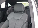●S-lineではお車のスポーティな個性をさらに際立てます。インテリアの上質なディティールが魅力をさらに演出します。