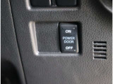 自社工場を3拠点完備しております。重整備やカスタムを始め、ご購入後のお車のメンテナンスも弊社にお任せください。