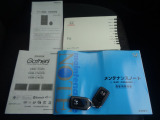 スマートキー、取扱書、点検記録簿が付いております
