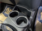 ドリンクホルダーもちょうどいい位置にあります