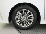 機敏さを引き立てる純正アルミ 225/60 R18 装着!