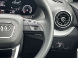 運転中にステアリングから手を放さずとも操作が可能となりますので、集中して運転することが可能です。