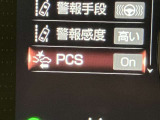 プリクラッシュセーフティーです。カメラとレーダーで自車前方の車両を検知しブザーとディスプレイで注意喚起しブレーキをアシスト、またはブレーキがかかり衝突回避か緩和をします。