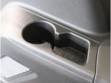 3列目にもドリンクホルダーと充電用のポートが装備されているため、どこに座っても快適に過ごしていただけます!