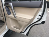 お車御覧いただきありがとうございます。トヨタのランドクルーザープラド入庫致しました!