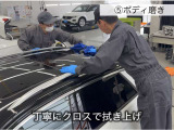 【久喜商品化センターのご紹介】ボンネット・ルーフは特に時間をかけて丁寧に磨き上げます。