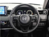 【本革巻きステアリング+ステアリングヒーター】ステアリングは運転中、常に触れる部分。しっとりとした上質な触れ心地がドライブ体験を彩ります。ハンドルヒーターも加わり、冬の冷たさも解決です♪