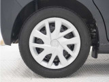 ◆純正ホイール装着車◆シンプルなデザインのホイールキャップ付きです。