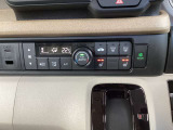 運転席、助手席にシートヒーターが付いてます。