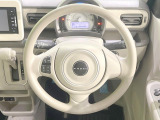 インテリアに合わせたデザインのステアリングは、運転される方のことも考え、運転しやすい形状、大きさです。是非一度、実際に触ってお確かめください。