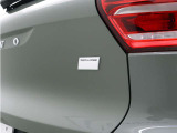 【Recharge Single Motor】高度な環境性能のもと満喫させる、上質なドライビングプレジャー。改良された後輪駆動のピュア・エレクトリック パワートレーン。