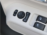 ディーラーオプション品の取り付けなども専門スタッフが作業させて頂きますのでご安心下さい。