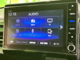 お好みの音楽やラジオ、DVDなどを楽しめます。スマートフォン連携機能も搭載し、快適なドライブをサポートします。