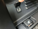 トランクルームサイドに12ボルト電源が装備されています。
