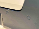 コーナーセンサーを車の前後に装備! 障害物の距離に応じて警告音を変えてお知らせします