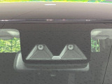 【スマートアシスト】走行中に前方の車両等を認識し、衝突しそうな時は警報とブレーキで衝突回避と被害軽減をアシスト。より安全にドライブをお楽しみいただけます。