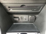 USBと電源ソケット