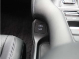 ◆USBチャージャー◆使いやすい場所に装備されています。