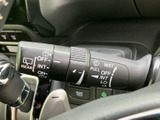 ワンタッチでワイパー操作ができる便利なレバー。雨天時など、視界を確保し、安全運転をサポートします。