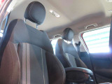 【運転席シート】汚れやへたり等、大きなダメージはなく、良好な状態です。