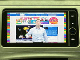 停車時にテレビ放送を視聴できる機能が搭載されています。お子様連れのご旅行などにも便利にご活用いただけます。