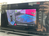 車を真上から見ているように、周囲の状況を把握しながら安心して駐車が行えるアラウンドビューモニター装備!