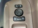 キーフリー連動で施錠時に格納します。降車の直前まで後方確認ができ、閉じ忘れも防げます。