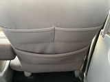 運転席の後ろはたくさんポケットついてます♪