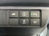 横滑りを抑制し車の姿勢の安定を図るVSA機能、車庫入れや縦列駐車など狭い場所でも安心な障害物センサー搭載。運転席とリアゲート本体に開閉スイッチを装備し、とても便利な電動リアゲート!