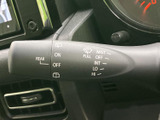 雨天時でも視界を確保し、安全運転をサポート。操作も簡単で、ドライバーの負担を軽減します。