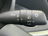 直感的で使いやすいウインカーレバー。スムーズな操作で、安全な車線変更や右左折をサポートします。視認性の高いデザインもポイントです。