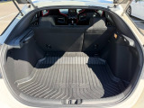 5名乗車時の荷室です。開口部が広くて荷物の積み込みも楽にできます!