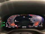 スタイリッシュなデザインのメーターパネルです。速度のみならず、燃料の残量、走行距離など多機能でとっても見やすいパネルになっております。
