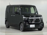 ◆車線維持支援システム(LKAS)◆システムが車線を検知し車が車線の中央付近を維持して走行するようにステアリング操作を支援します。