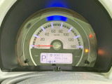 視認性の高いメーターデザインで、車速や各種情報をひと目で確認できます。運転に必要な情報を分かりやすく表示します。