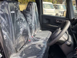 毎日過ごす運転席は要チェック。シートのへたり・擦れ、視界のイメージまで伝わる重要ポイント。